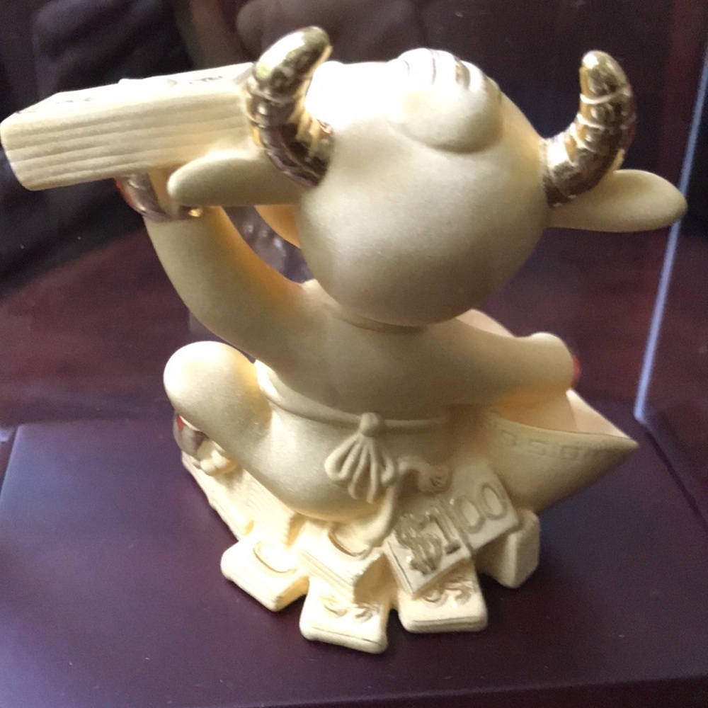 Rare accent item- golden cow. - Picture 4 of 9